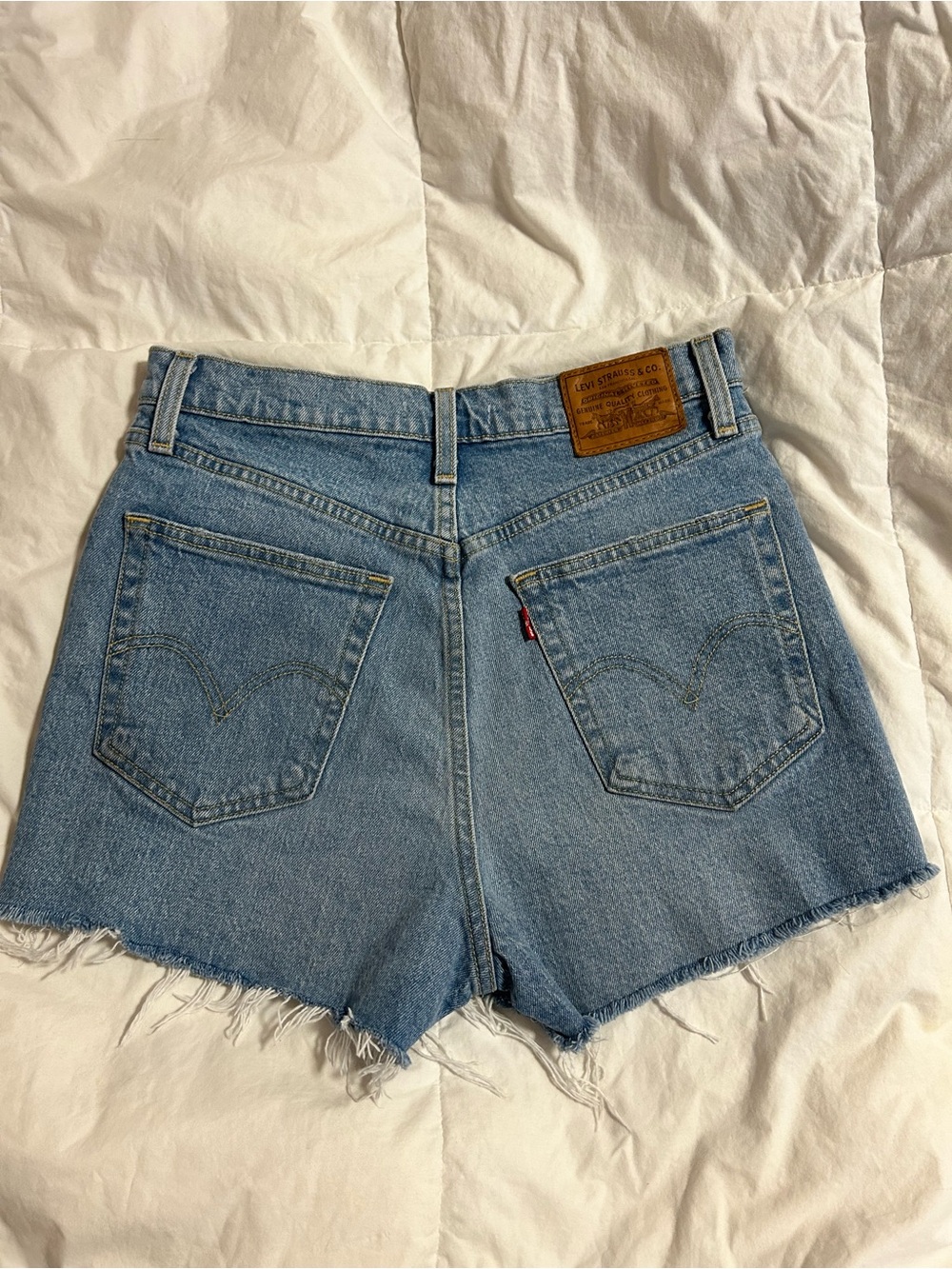 Levis rib cage Denim High-Rise shorts with hand sewn gems size 28 - Picture 9 of 10